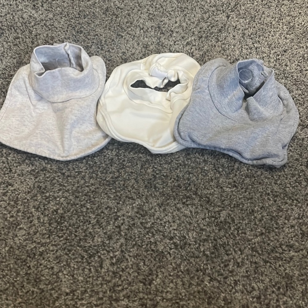 Turtle neck style bibs